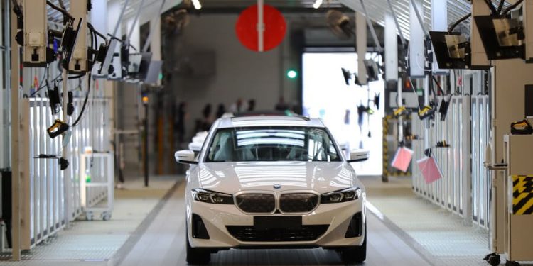 BMW, Elektrikli Araç Sürümünü Çin’in Talebi Nedeniyle 2 Katına Çıkardı