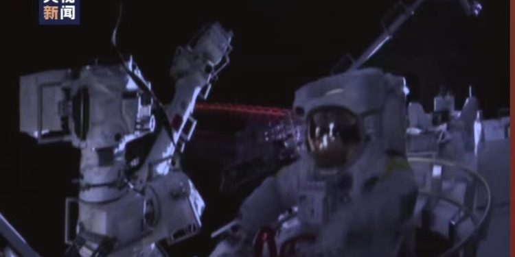 Shenzhou-14 Taykonotları İkinci Kez Kabin Dışına Çıktı