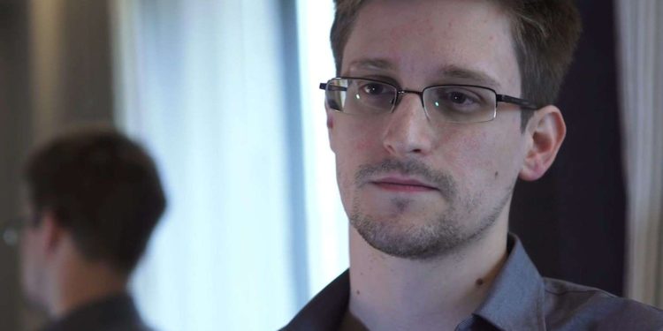 ABD Dışişleri Bakanı’nın Çin’de İfade Özgürlüğüne Destek Verdiklerini Söyleyince, Çin Snowden’i Hatırlattı