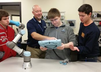 Universal Robots Akademi, Robot Programlaması için Ücretsiz Online Eğitim Programı Başlattı