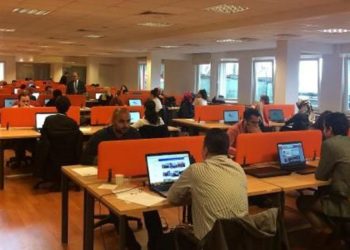 AKP’den 30 Milletvekilinin Partiye Yakın Sosyal Medya Trollerine Dava Açacağı İddia Ediliyor