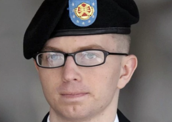 Chelsea (Bradley) Manning Vogue Dergisi için Resim Verdi