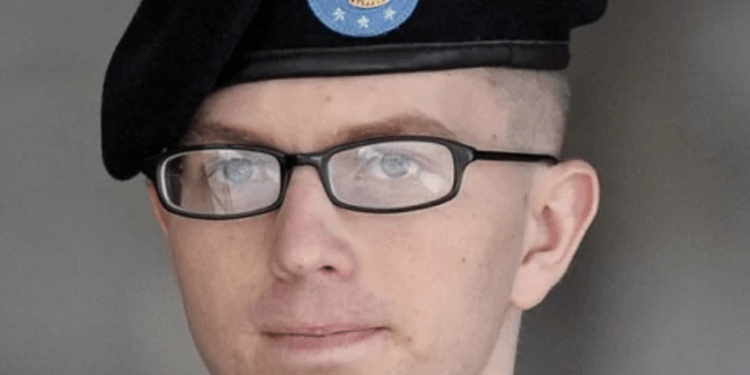 Chelsea (Bradley) Manning Vogue Dergisi için Resim Verdi