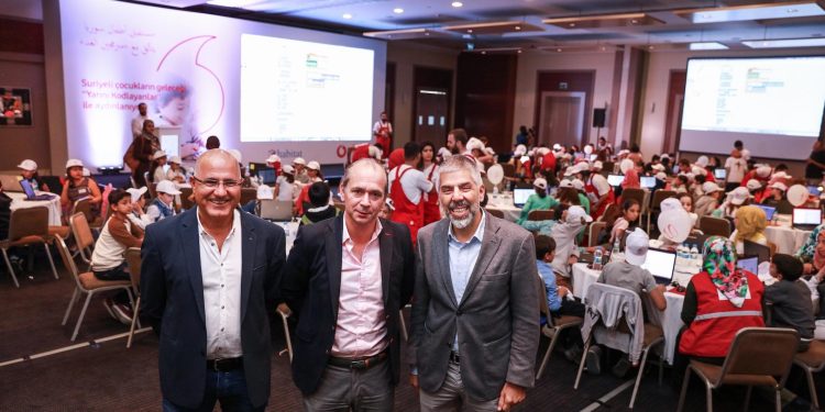 Vodafone ‘Yarını Kodlayanlar’ Projesi Kapsamında ŞanlıUrfa’da 125 Türk ve Suriyeli Çocuk Hackathon’da Buluştu