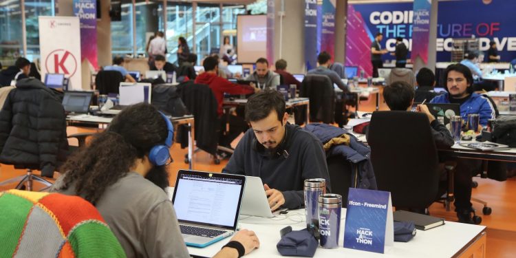 Ford Otosan’ın ‘OpenXC Hackathon’unda Ödül Kazanan Ekipler Belli Oldu