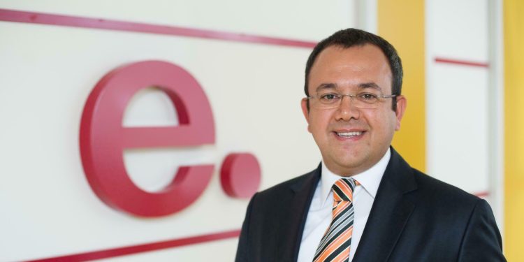 Akademik e-Öğrenmenin 2 Devi Güçlerini Birleştirdi