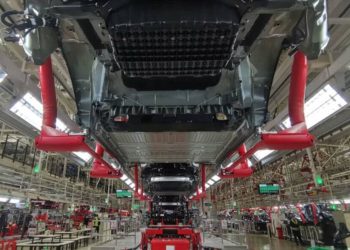 Tesla, Fremont Fabrikasını Canlandırmak için Çinli Çalışanlarını ABD’ye Götürüyor