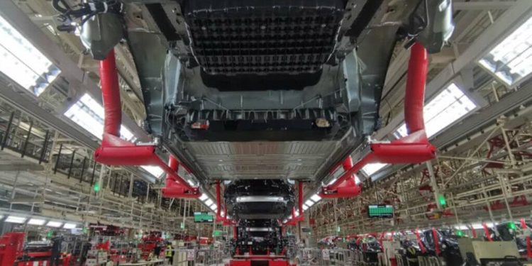 Tesla, Fremont Fabrikasını Canlandırmak için Çinli Çalışanlarını ABD’ye Götürüyor