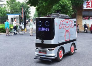 Robot Kurye İşe Başladı