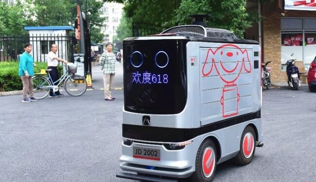 Robot Kurye İşe Başladı