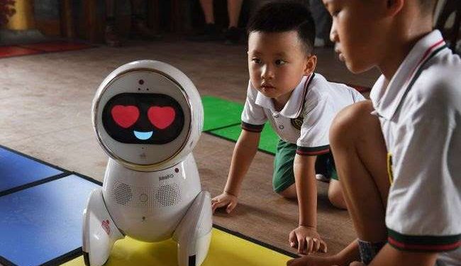 Çin’de Robotlar Çocuklara ve Yaşlılara Daha İyi Hizmet Vermek İçin Eğitiliyor