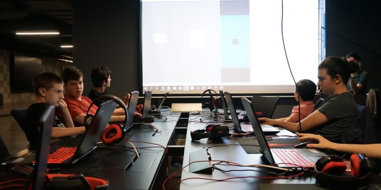 Bilge Adam Genç Akademi’de Çocuklar için Teknoloji Eğitimleri Başladı
