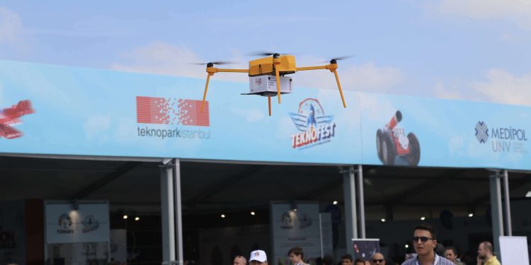 PTT Teknofest’te Drone’la Kargo Teslimatı Gösterisi Yaptı