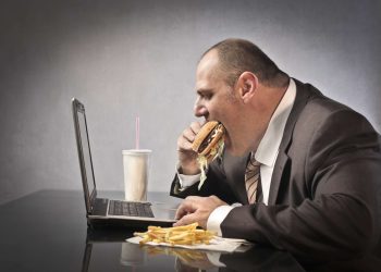 Türkiye Avrupa’nın En Obez Ülkesi Oldu – TV ve Bilgisayar Başında Yemek Yemeyin