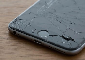 Ekranı Kırılmış Bir Telefondan Veriler Nasıl Kurtarılır?