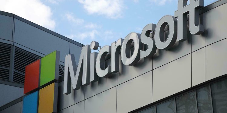 8 Yıl Sonra Microsoft Apple’ı Geçti ve En Değerli Firma Ünvanını Aldı