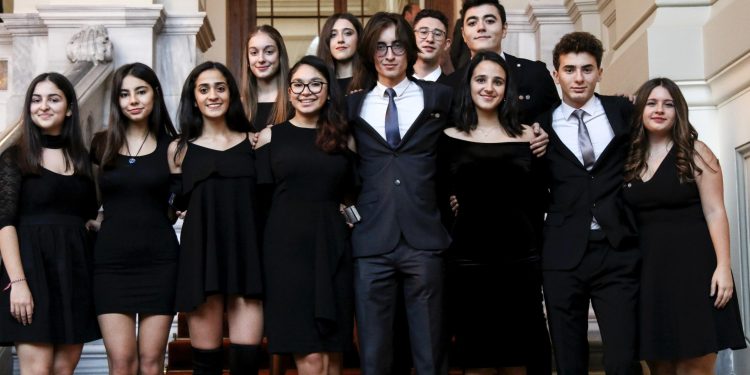 Edinburgh Dükü Uluslararası Ödül Programı’ndan 110 Okuldaki 1000 Başarılı Türk Gencine Ödül