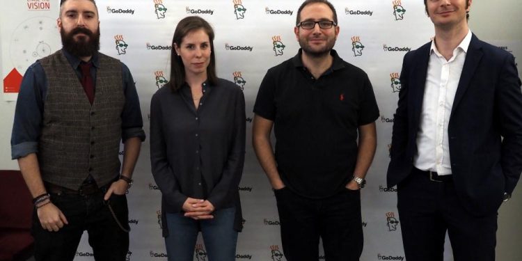 GoDaddy: “Web Siteleri Ortadan Kalkmayacak”
