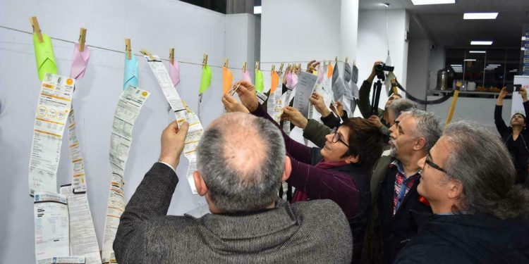 Krizin Faturaları Sergisi Renkli Görüntülerle Açıldı