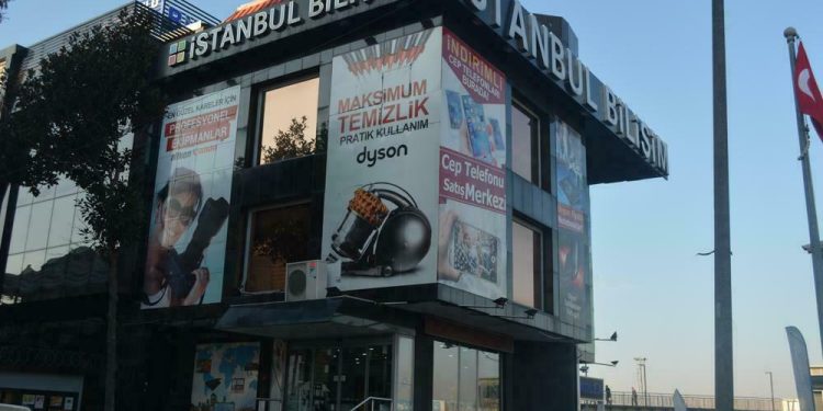 Teknoloji Perakendecisi İstanbul Bilişim Mağazalaşmaya Hız Verdi