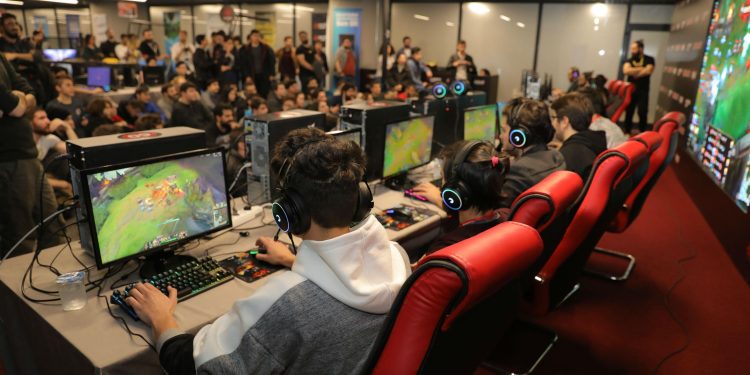 Oyuncular ile Yayıncılar Göster Kendini Etkinliğinde Buluştu