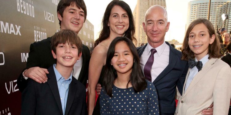 Amazon Yeniden En Değerli Şirket Olurken, Jeff Bezos’un Boşanma Haberi Öne Geçti