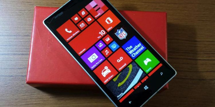 Microsoft Kullanıcılara “Windows Telefon Öldü, iPhone ya da Android’e Geçin” Dedi