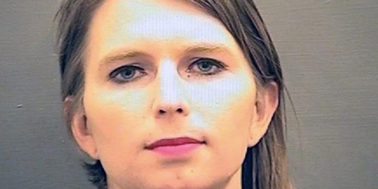 Chelsea Manning, Wikileaks Aleyhine Konuşmayı Reddettiği için Yeniden Hapsedildi
