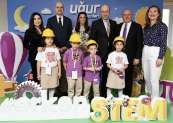 Artırılmış Gerçeklik Teknolojisi Öğrencilerin Ders Kitaplarına Girdi