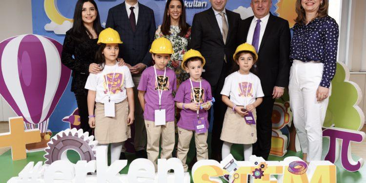 Artırılmış Gerçeklik Teknolojisi Öğrencilerin Ders Kitaplarına Girdi