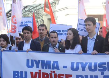 Türkiye Liseliler Birliği, Mavi Balina’ya Karşı Protesto Gösterisi Yaptı