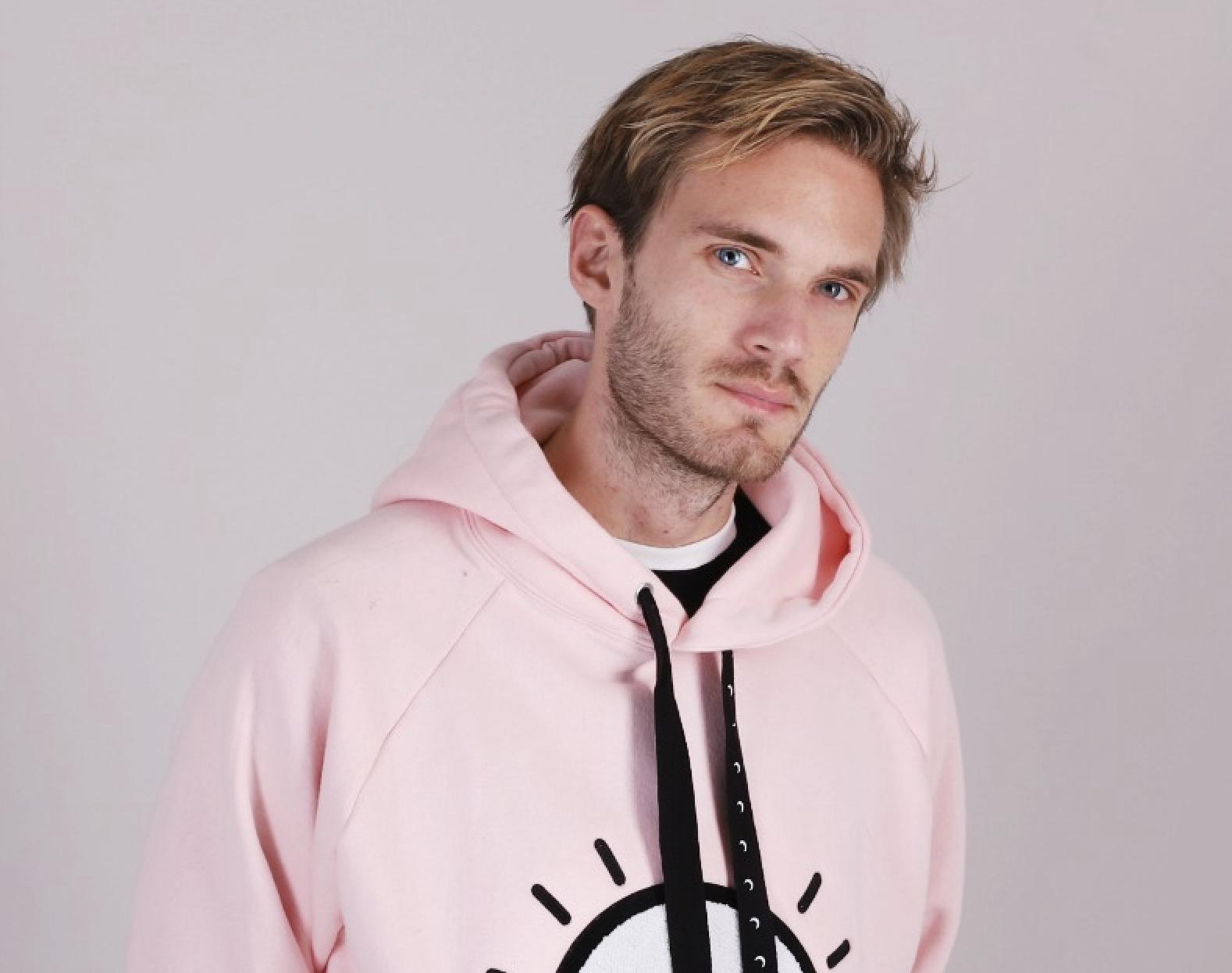 Первый блоггер. PEWDIEPIE Balenciaga. Самый первый блоггер. Феликс ютуб. PEWDIEPIE Nike.