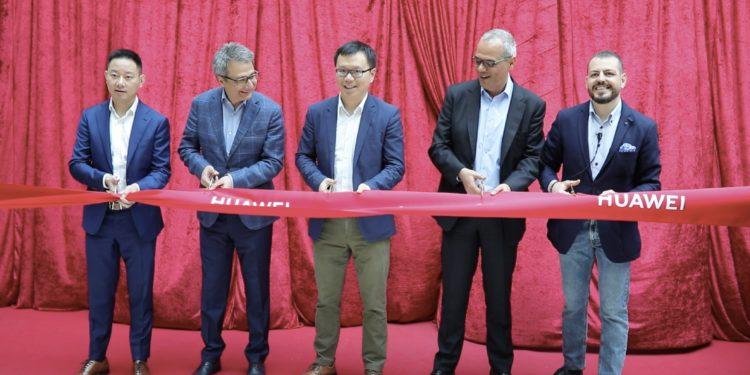 HUAWEI Deneyim Mağazası İstinyePark’ta Açıldı