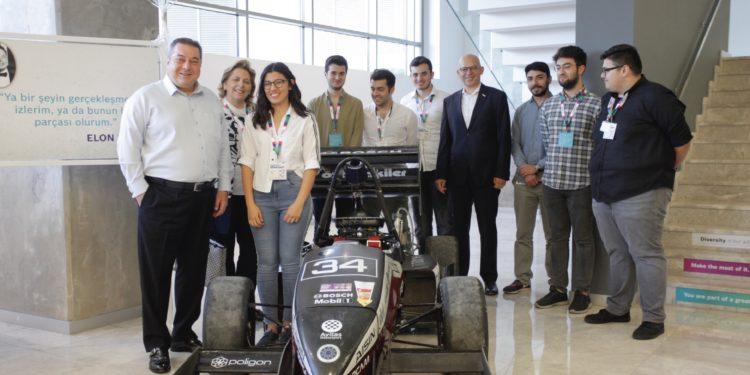 Robot Üreten Liseliler ve Üniversiteliler Bir Araya Geldi