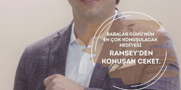 Babalar Günü için, Ramsey Konuşan Ceket Üretti