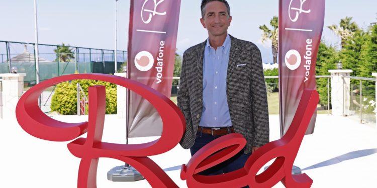 Vodafone Ayrıcalıklı Yeni Tarifesi Red First’ü Tanıttı