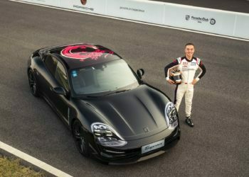 Porsche Taycan Çin’de İlk Kez Piste Çıktı