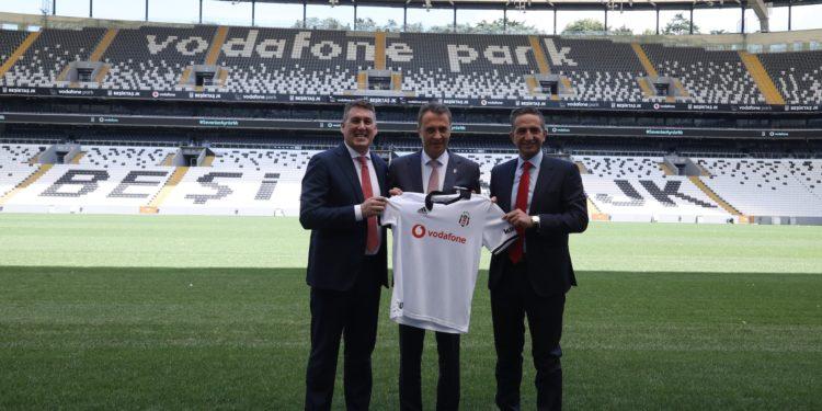 Beşiktaş, Forma Göğüs Sponsorluğunda Vodafone ile Devam Ediyor