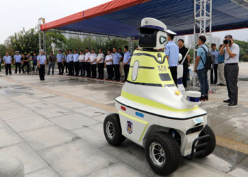 Çin’de 3 Ayrı Model Robot Trafik Polisleri Çalışmaya Başladı
