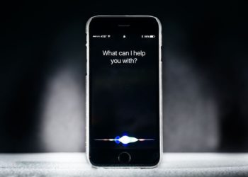 Apple Görevlileri, Siri Kayıtlarında Düzenli Olarak Dinliyor mu?