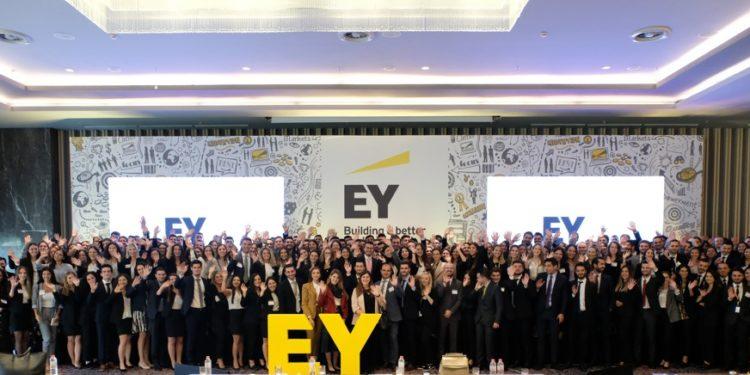 EY Türkiye 342 Yeni Mezunu Bünyesine Kattı
