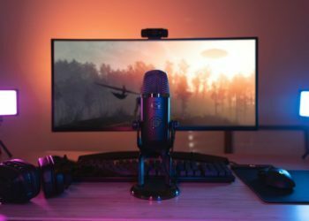Logitech İçerik Üreticileri ve Yayıncılar için Yeni Mikrofonu Yeti X’i Tanıttı
