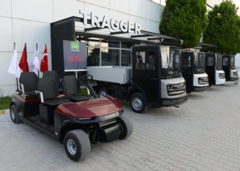 Mustafa Varank, Elektrikli Tragger’in Üretim Merkezini Ziyaret Etti