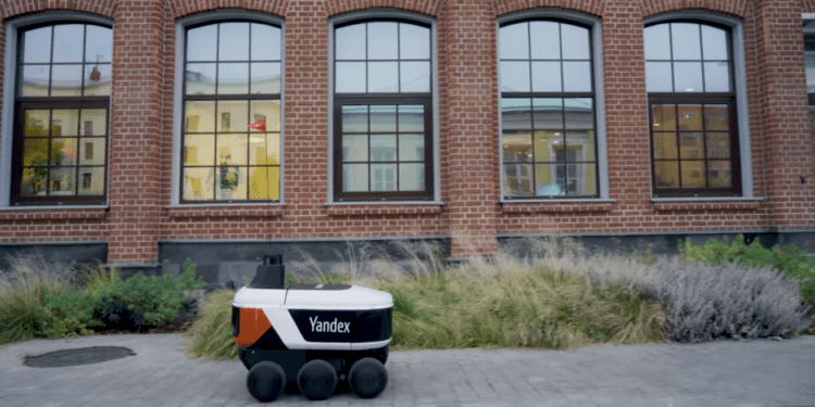 Yandex’in Teslimat Robotu Yandex.Rover Test Sürüşlerine Başladı