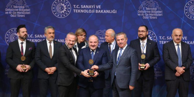Bilim, Sanayi ve Teknoloji Bakanlığı’ndan Yıldız Teknopark’a Birincilik Ödülü