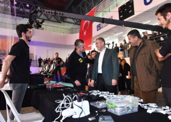 Üsküdar’da Düzenlenen Drone ve Robotik Festivali Gençleri Mutluluktan Uçurdu