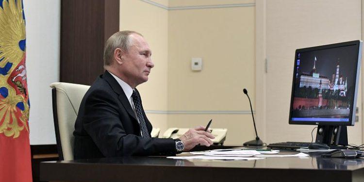 Putin, Tüketici Elektroniğinde Rus Yazılımını Zorunlu Kılan Yasayı İmzaladı