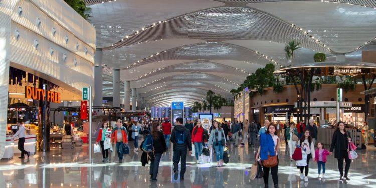 İstanbul Havalimanı’nda ‘Süper Cuma’nın Alışveriş Lideri Türkler Oldu