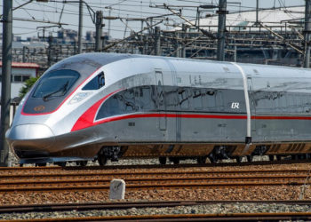 Dünyanın İlk Yüksek Hızlı ve Sürücüsüz Treni Çin’de Seferlerine Başladı