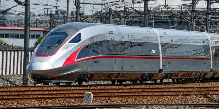 Dünyanın İlk Yüksek Hızlı ve Sürücüsüz Treni Çin’de Seferlerine Başladı